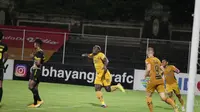 Striker Bhayangkara FC Herman Dzumafo. (Nandang Permana/Bola.com)