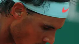 Keringat Nadal menetes meladeni perlawanan sengit Lucas Pouille (REUTERS/Eric Gaillard)