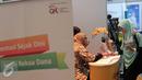 Pengunjung mendatangi sebuah stand saat Festival Pasar Modal Syariah 2016 di Bursa Efek Jakrta, Kamis (31/3). Jumlah saham syariah tercatat sebanyak 318 saham atau 61 persen dari total kapitalisasi pasar saham Indonesia. (Liputan6.com/AnggaYuniar)