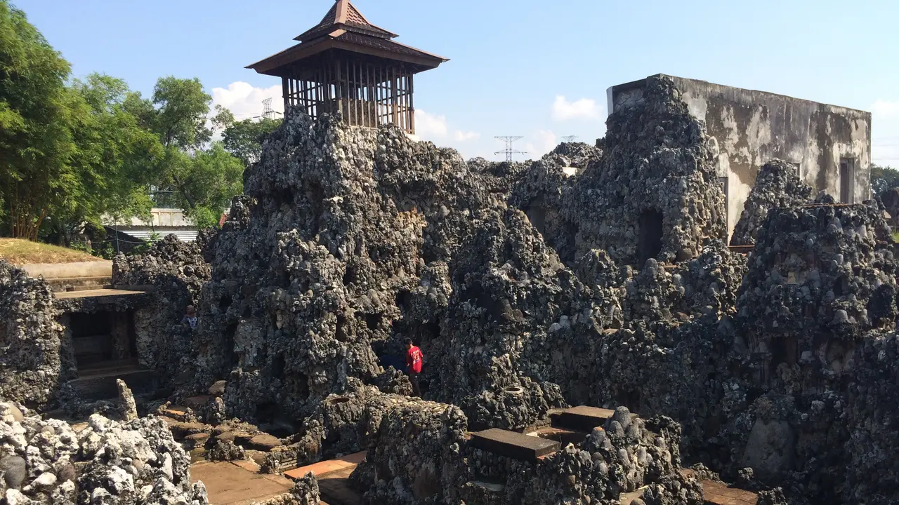 Gua Sunyaragi Cirebon