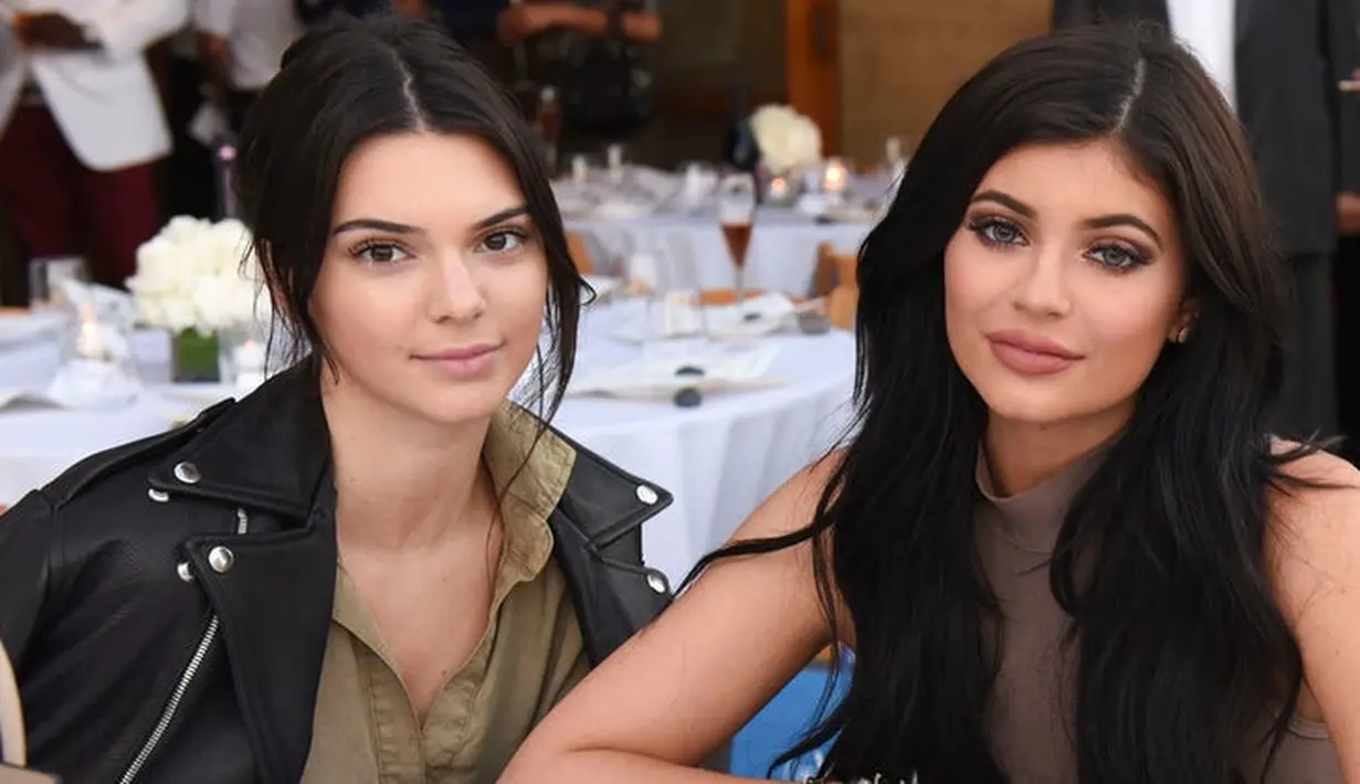 Dilansir dari E! News, Kendall Jenner merasa aneh karena adiknya miliki anak lebih dulu darinya. (In Touch Weekly)