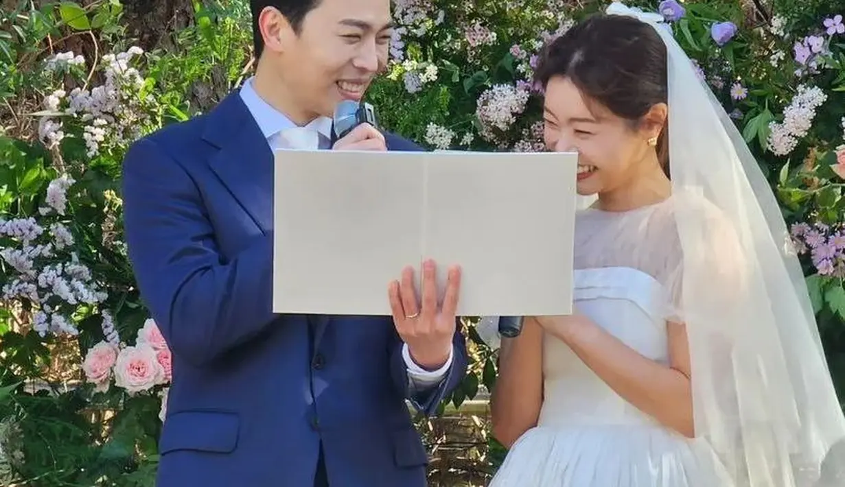 Lee Dong Ha sendiri aktif berkarier sebagai aktor dan model. Pria kelahiran Italia inilah yang akhirnya berhasil meluluhkan hati Sojin Girl's Day. [Foto: Instagram/ssozi_sojin]