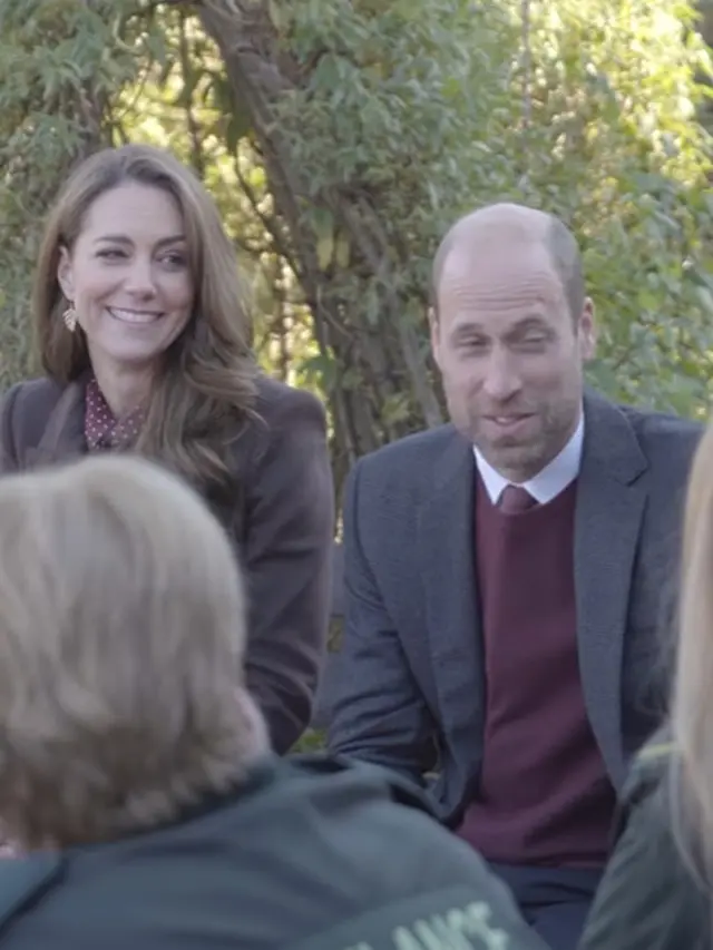 Gaya Comeback Penuh Makna Kate Middleton Saat Kunjungan Pertamanya, Tampil Kembar dengan Pangeran William