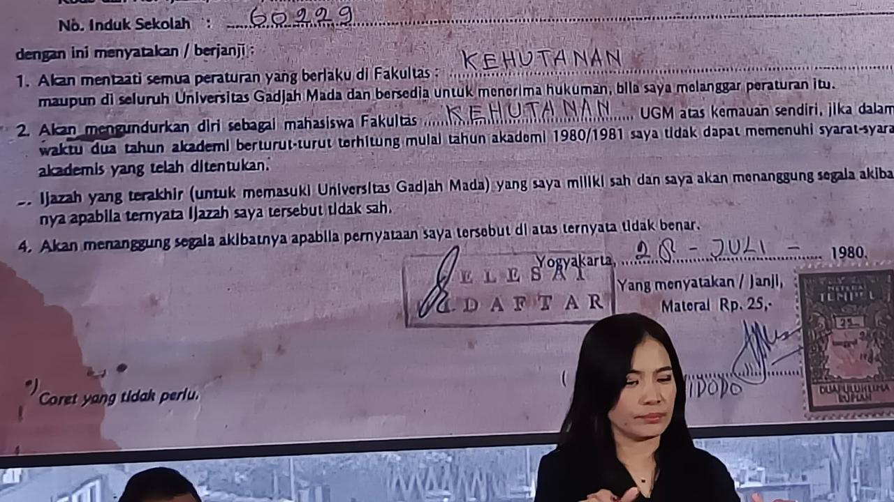 Bareskrim perlihatkan ijazah Jokowi