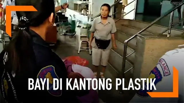 Warga desa menemukan seorang bayi baru lahir berjenis kelamin perempuan di dalam kantong plastik di Chonbori, Thailand.
