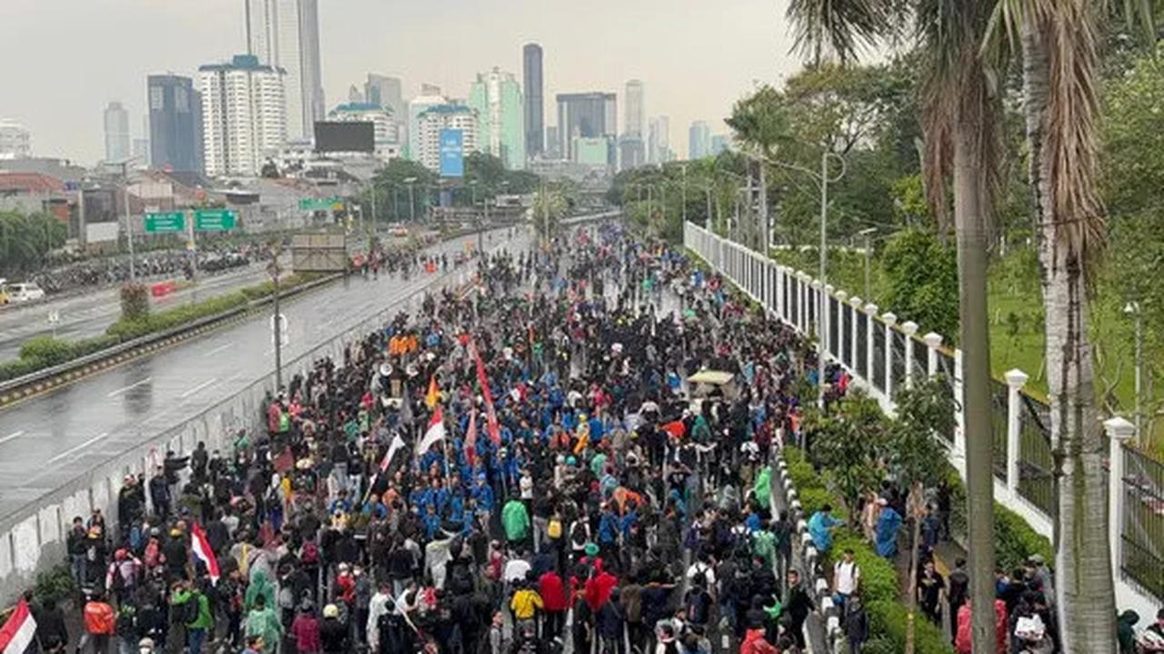 Demo Buruh Digelar, Aparat Antisipasi Penyusup di Lapangan