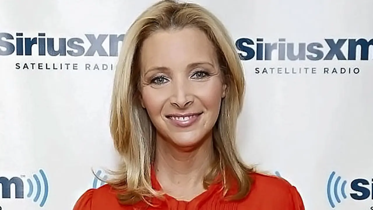 lisa-kudrow-131029c.jpg