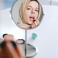 Tutorial menciptakan soft glam look dengan Ange Gardien Paris Makeup Set.  | pexels.com/@shvetsa