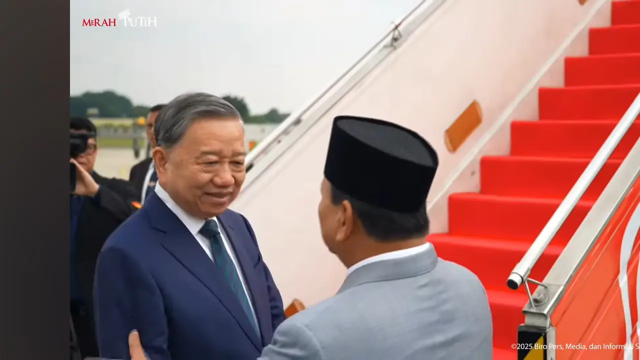 Presiden Prabowo Subianto melepas kepulangan Sekretaris Jenderal (Sekjen) Partai Komunis Vietnam, To Lam di Lanud Halim Perdanakusuma Jakarta, Selasa (11/3/2025) (Youtube Setpres)