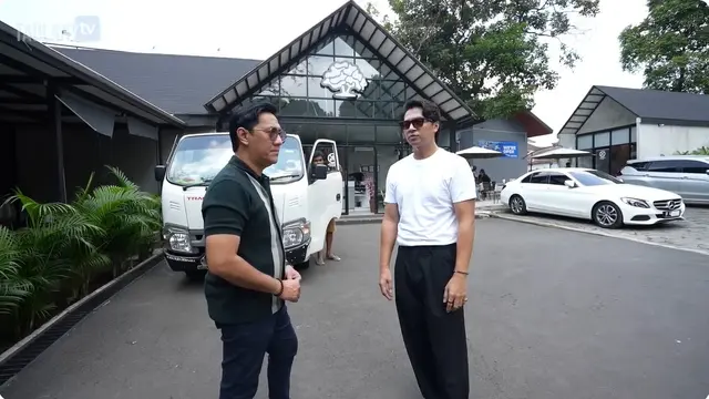 7 Potret Lapangan Badminton Deva Mahenra, Dilengkapi Toilet Estetik hingga Kafe