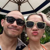 Potret BCL dan Tiko Main Voli Air Saat Honeymoon (Sumber: Instagram/itsmebcl)