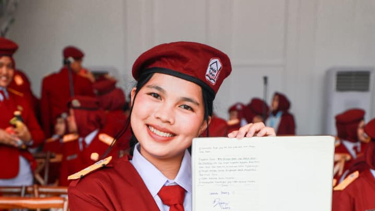 4 Tahun Putus Sekolah, Siswi Sekolah Rakyat Kini Tampil di Istana dan Dapat Pesan Seskab
