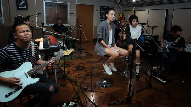 [Bintang] Sophia Latjuba dan NEV+