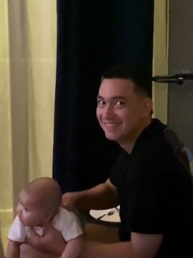 Potret Adipati Dolken Asuh Baby Nae Ini Bikin Senyum Tipis