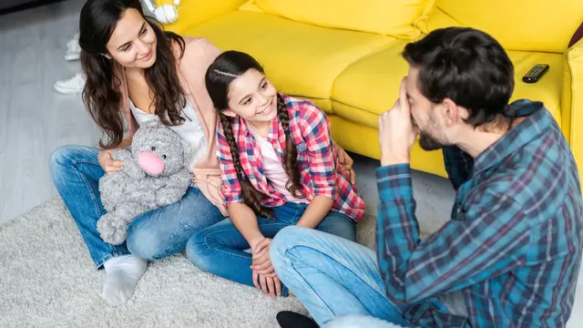 Tips Menjadi Orang Tua yang Mampu Menjadi Tempat Aman Emosional Anak