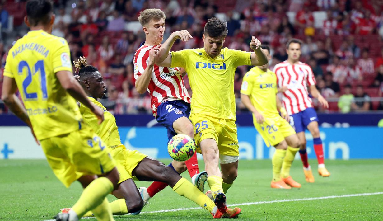 Lima gol kemenangan Atletico tercipta berkat Antoine Griezmann (2', 27'), Alvaro Morata (49'), Yannick Carrasco (57'-penalti), dan Nahuel Molina (73'). (Photo by Pierre-Philippe MARCOU / AFP)