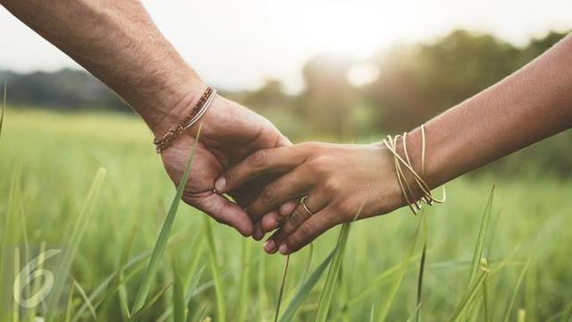 7 Fakta yang Harus Diterima Ketika Berteman dengan Mantan Pacar