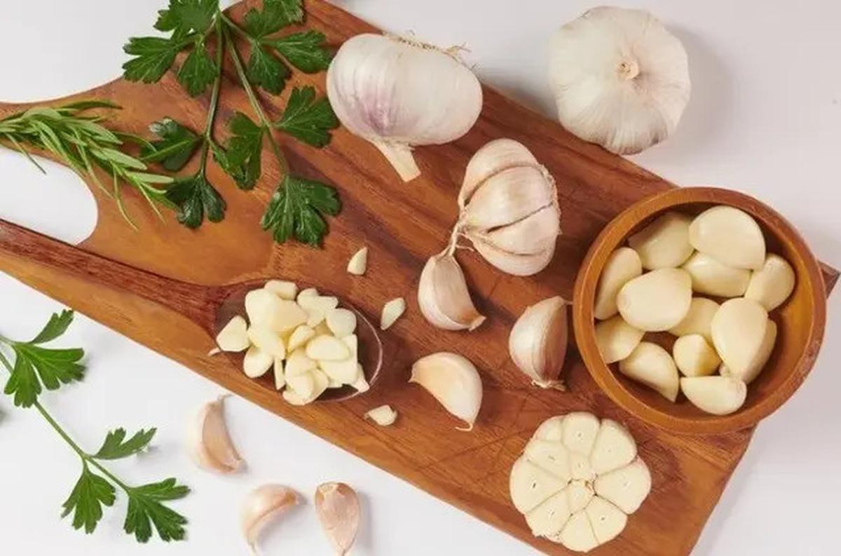 Cara Mengatasi Kuku Kuning Akibat Jamur dengan Bahan Alami