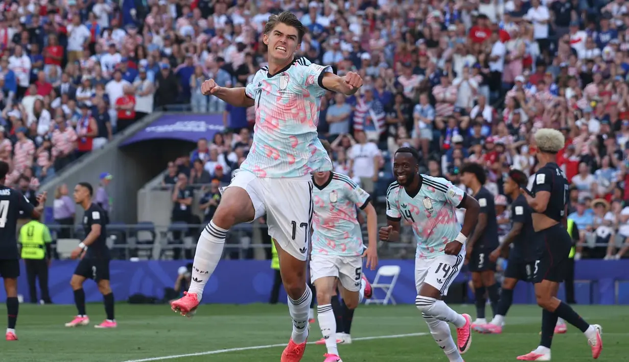 Pemain Belgia Charles De Ketelaere merayakan setelah mencetak gol pembuka timnya selama pertandingan sepak bola babak 16 besar Piala Dunia antara Amerika Serikat dan Belgia di Seattle, Senin, 6 Juli 2026. (AP Photo/Maddy Grassy)