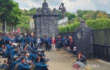 Fakta Mengejutkan: Puluhan Peserta Aksi Unjuk Rasa Semarang Dibebaskan Polisi, Mayoritas Pelajar!