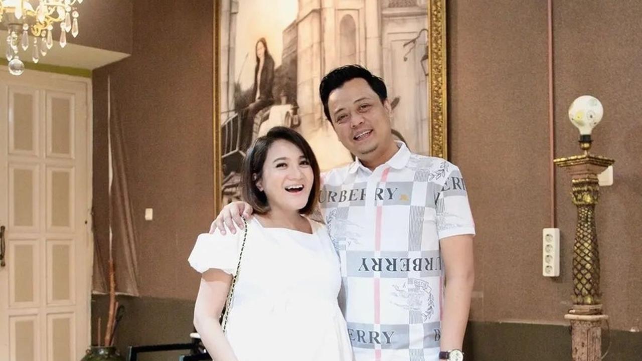 Selamat! Kiki Amalia Melahirkan Anak Pertama di Usia 42 Tahun, Wajah Bayi Masih Dirahasiakan Bikin Penasaran