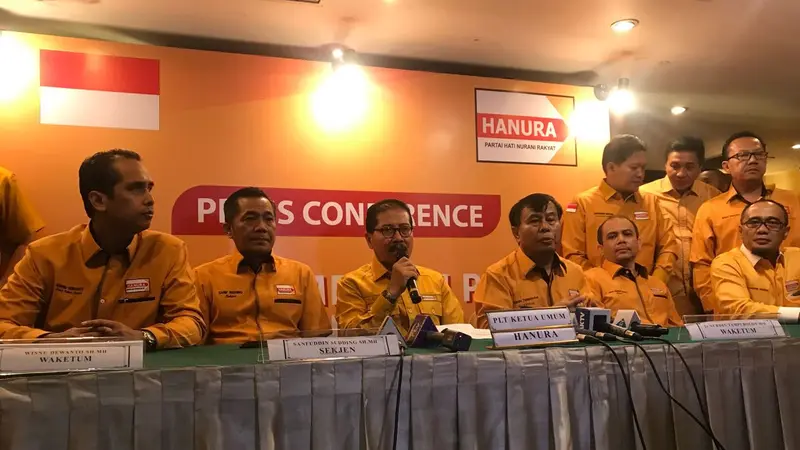 Marsekal Madya (Purn) Daryatmo memberikan keterangan pers setelah ditunjuk menjadi Plt Ketua Umum Hanura (Liputan6.com/Yunizafira)