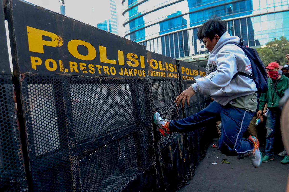 FOTO: Gelombang Aksi Mahasiswa Soroti Beban Ekonomi Masyarakat