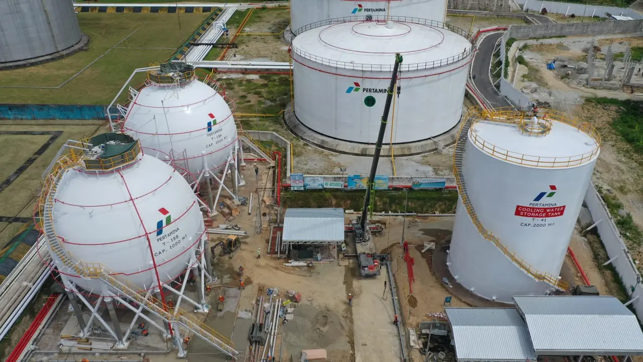 Pertamina juga tengah menuntaskan pembangunan 3  (tiga) infrastruktur LPG lainnya di wilayah Indonesia Timur.