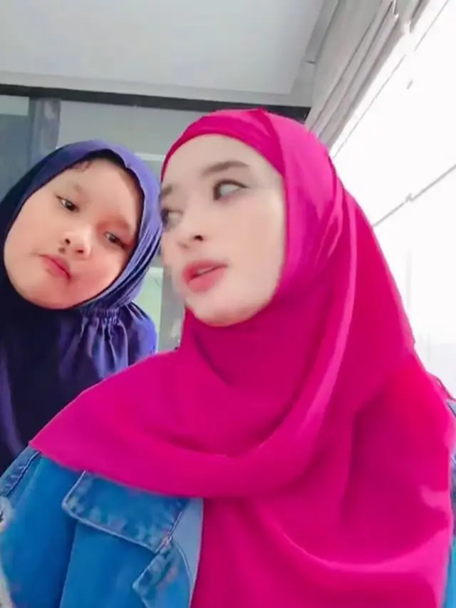 Inara Rusli dan anak (Instagram/mommy_starla)