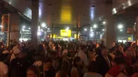 Suasana evakuasi di Bandara JFK, New York, AS. (Twitter @Chris Hummel)