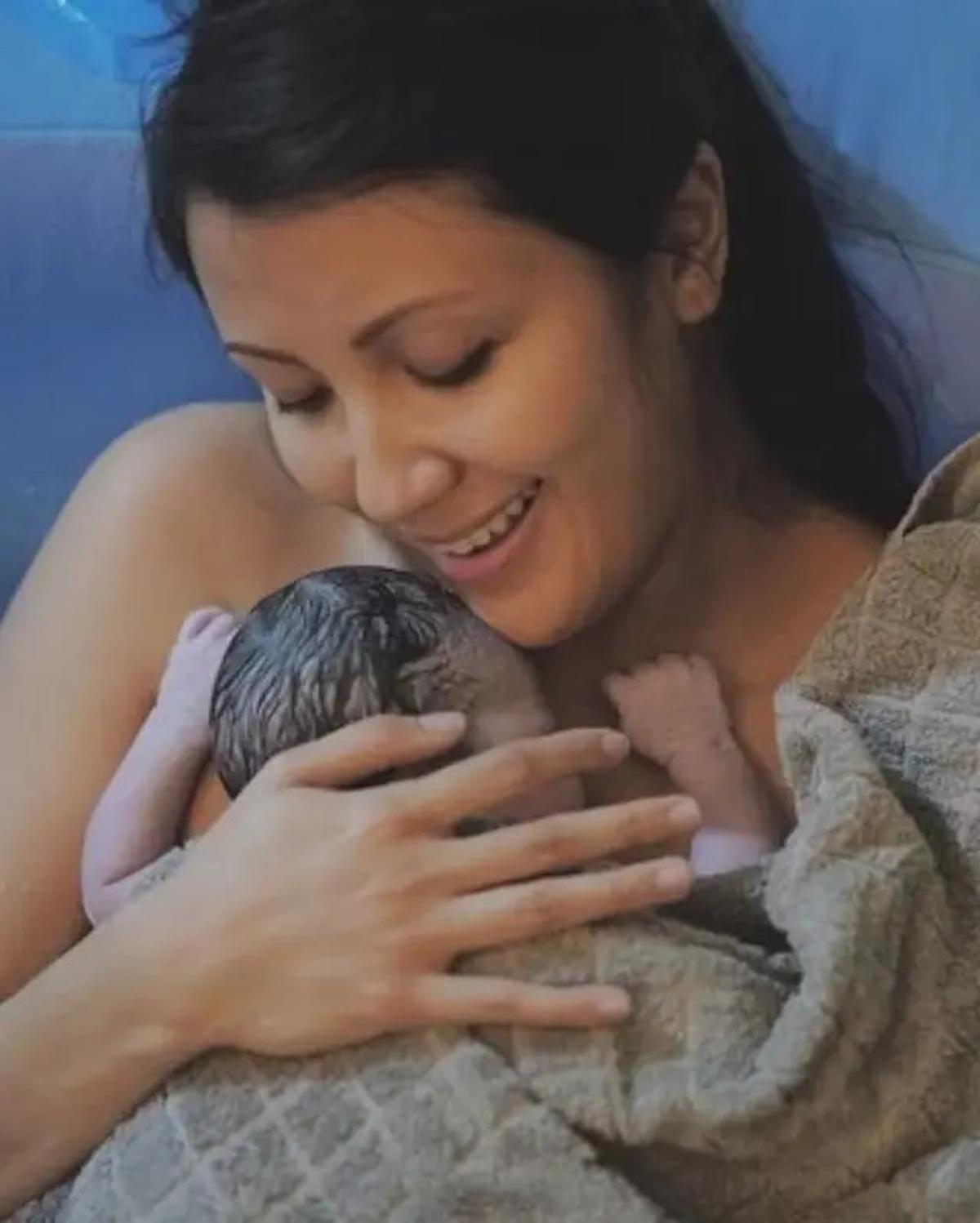 6 Artis Ini Melahirkan dengan Metode Persalinan Water Birth, Terbaru Nikita Willy