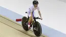 Pesepeda Korea Selatan, Kim S, memacu kecepatan pada nomor 500 meter Time Trial saat Asian Track Championship 2019 di Jakarta International Veledrome, Jakarta, Kamis (10/1). Kim berhasil meraih perak. (Bola.com/Yoppy Renato)