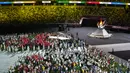 Para atlet tiba untuk upacara penutupan Olimpiade Tokyo 2020 di Stadion Olimpiade, Tokyo, Jepang, Minggu (8/8/2021). Olimpiade Tokyo 2020 resmi ditutup. (AP Photo/Lee Jin-man)