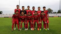 Timnas Indonesia U-16 sebelum melawan Timnas Thailand U-15 di penyisihan Grup A Piala AFF U-16, Selasa (11/7/2017). (Bola.com/Dok. PSSI)