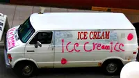 Penjual Es Krim yang Berteriak pada Orang-Orang