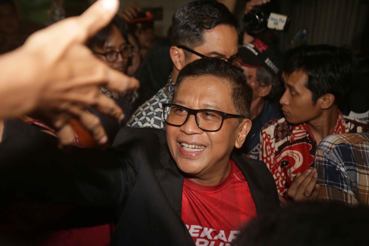 FOTO: Bebas Lewat Amnesti, Hasto Kristiyanto Resmi  Keluar dari Rutan KPK
