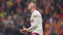Pemain Manchester United, Scott McTominay, berteriak meluapkan kekecewaan setelah ditahan imbang Galatasaray pada laga grup A Liga Champions di Stadion Rams Park, Kamis (30/11/2023). (AP Photo)
