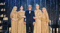 7 Gaya Shandy Aulia dan Ketiga Kakaknya Kompak dengan Gamis Gold di Ulang Tahun Sang Ayah