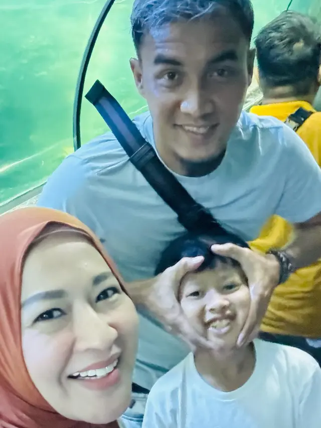 6 Momen Okie Agustina dan Gunawan Dwi Cahyo Temani Anak Liburan Usai Bercerai