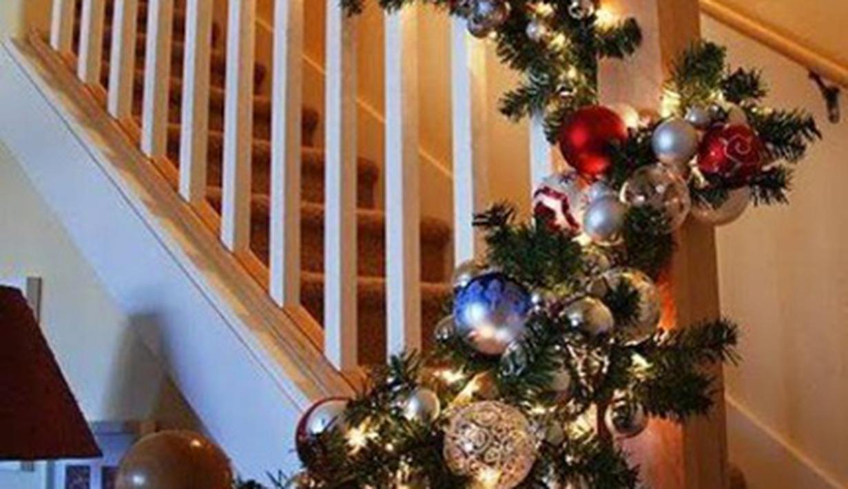 Sulap Tangga  Rumah Jadi Makin Cantik Dengan Dekorasi  Natal  