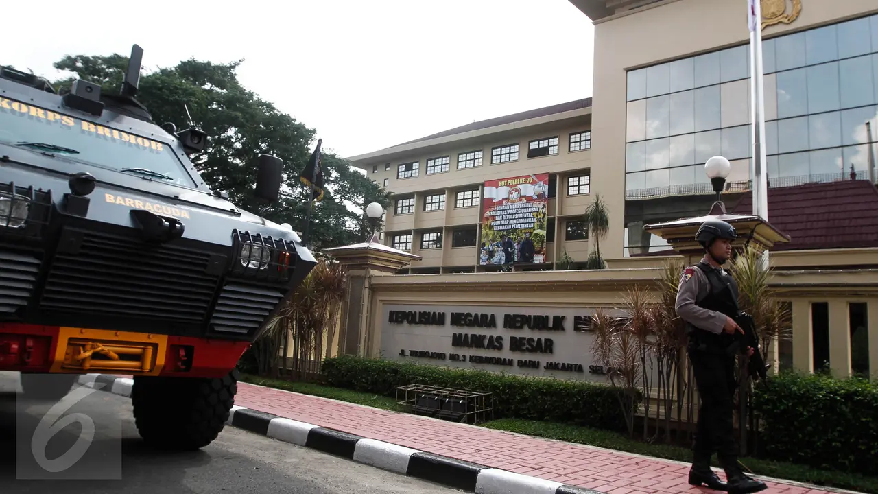 20160705-Pangamanan Mabes Polri Diperketat Pasca Pemboman di Polresta Solo