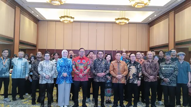 Menekraf Riefy Harsya Beri Penghargaan Untuk 6 Kabupaten/Kota Kreatif Indonesia 2025