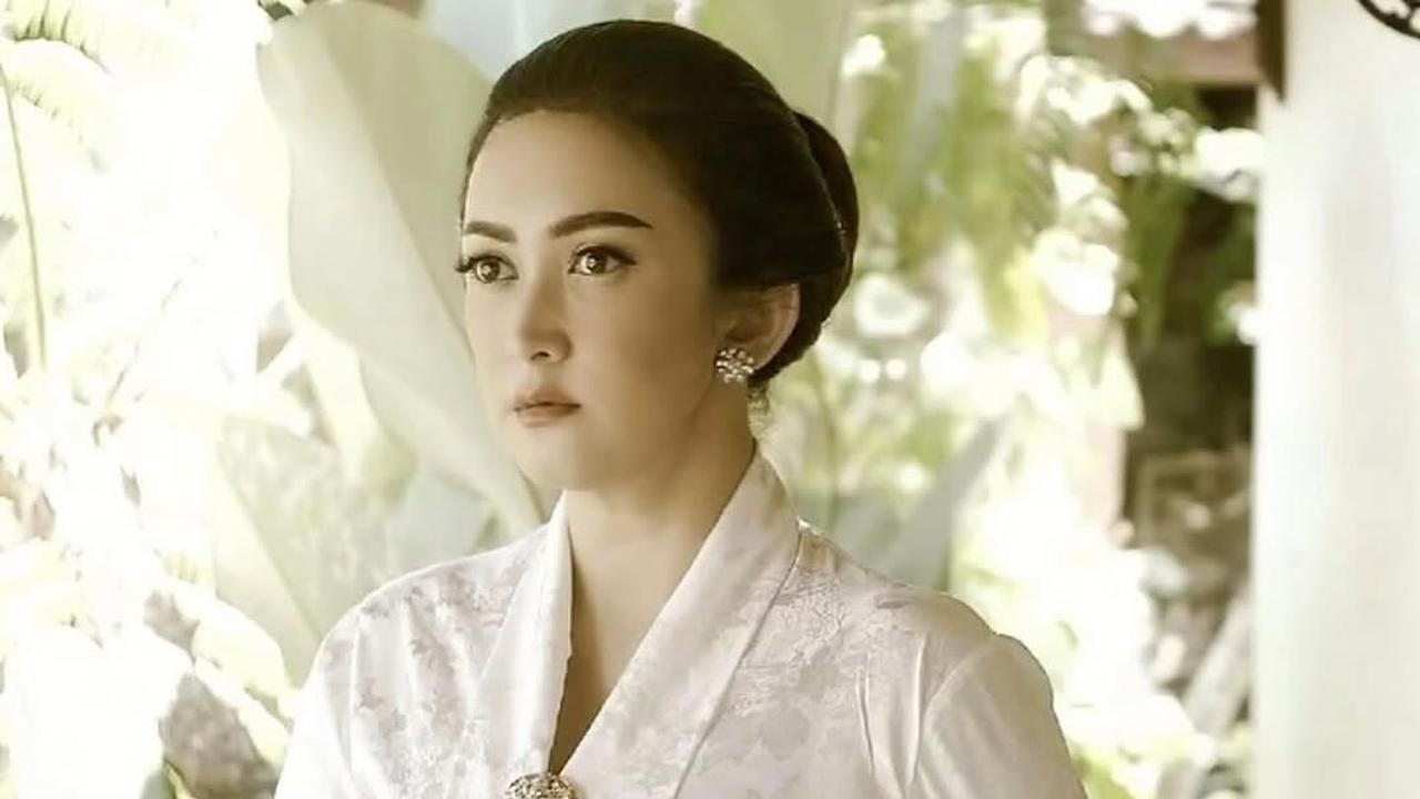 7 Model Kebaya Jawa Modern Ala Nafa Urbach, Bisa Dipakai di Segala Acara