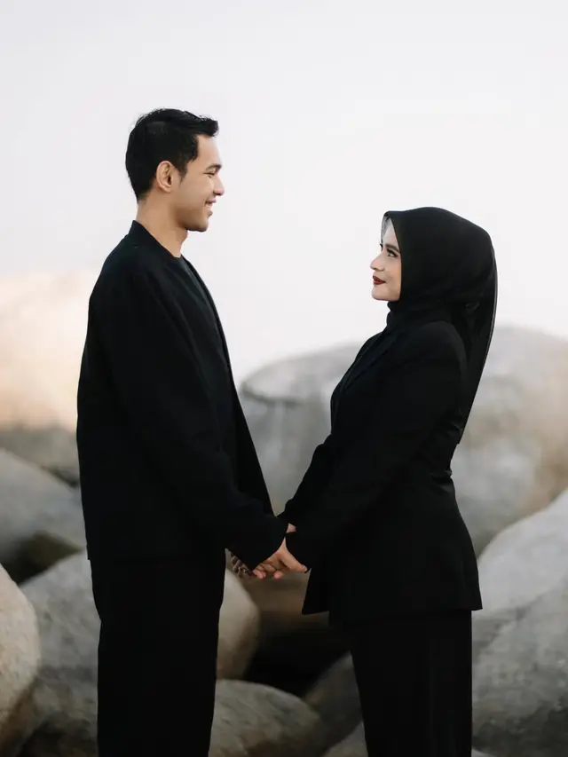 6 Potret Perjalanan Cinta Fajar Alfian dan Firly Assyifa, dari Tunangan hingga Menikah