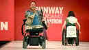 Seperti dikutip dari abc7ny.com pada Kamas (14/9/2023), New York Fashion Week (NYFW) adalah kesempatan bagi para desainer dan model untuk bersinar. Tahun ini, sebuah organisasi nirlaba ingin memamerkan busana yang dibuat khusus untuk penyandang disabilitas. (Photo by Andy Kropa/Invision/AP)