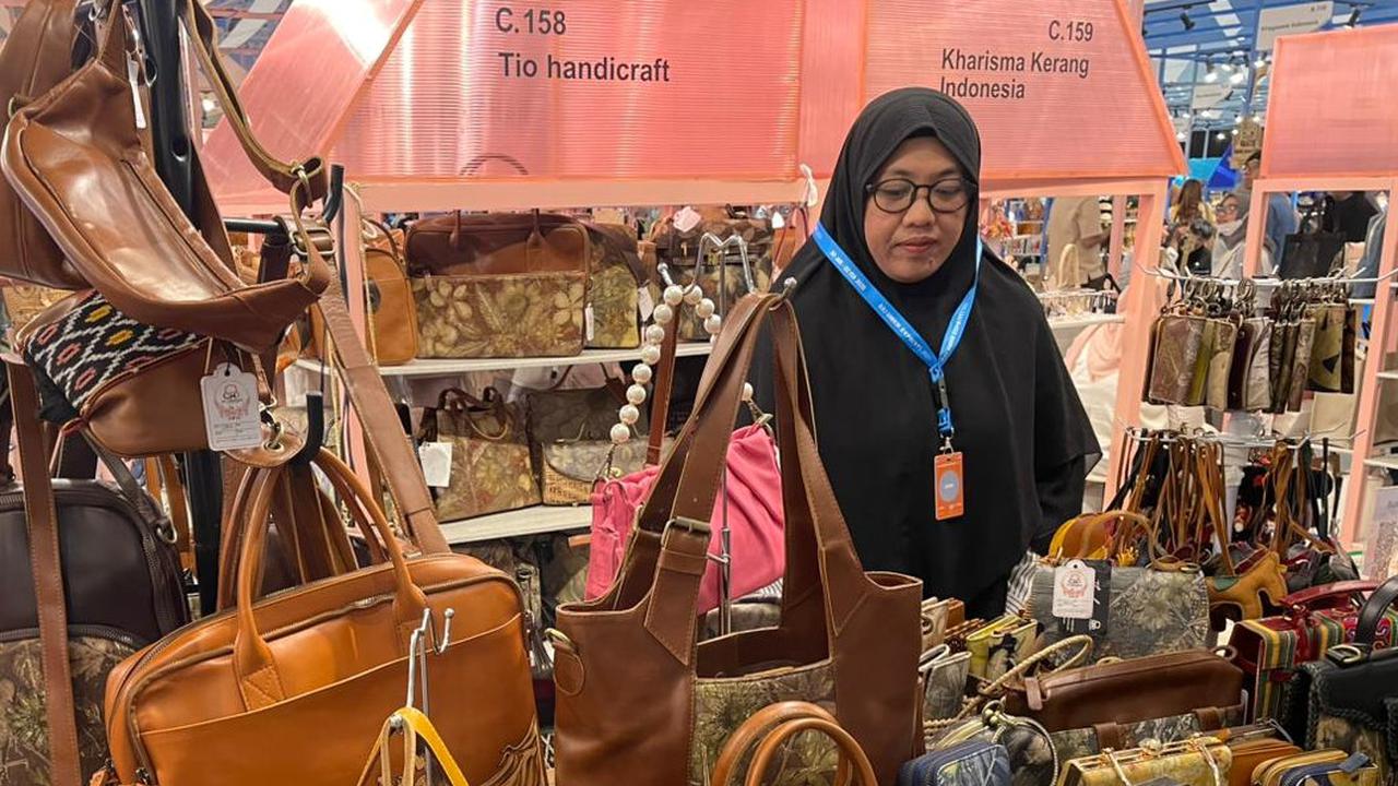 Peroleh Penjualan Terbanyak, Ini Cerita Pemilik Tio Handicraft Pertama Kali Ikut BRILianpreneur 2025 dan Bawa Pulang Emas