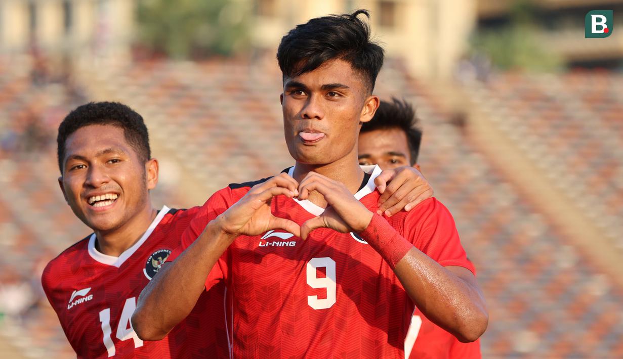 <p>Selebrasi striker Timnas Indonesia U-22, Ramadhan Sananta setelah mencetak gol ketiga Timnas Indonesia U-22 ke gawang Myanmar pada laga kedua Grup A SEA Games 2023 di Olympic Stadium, Phnom Penh, Kamboja, Kamis (4/5/2023). (Bola.com/Abdul Aziz)</p>