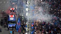 Parade gelar juara Liga Champions 2024/2025 ini sekaligus merayakan sejarah baru Paris Saint-Germain (PSG) di ajang kompetisi tertinggi antarklub di Eropa. (Guillaume SOUVANT/AFP)