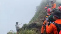 Berada di Jurang Sedalam 200 Meter, Tim SAR Kesulitan Evakuasi Jenazah Korban Pesawat ATR 42-500
