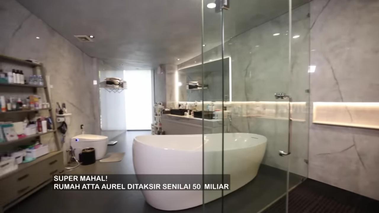 5 Potret Kamar Mandi Aurel Hermansyah & Atta Halilintar Seluas Lapangan Sepakbola, Dilengkapi Bathtub Rp200 Juta